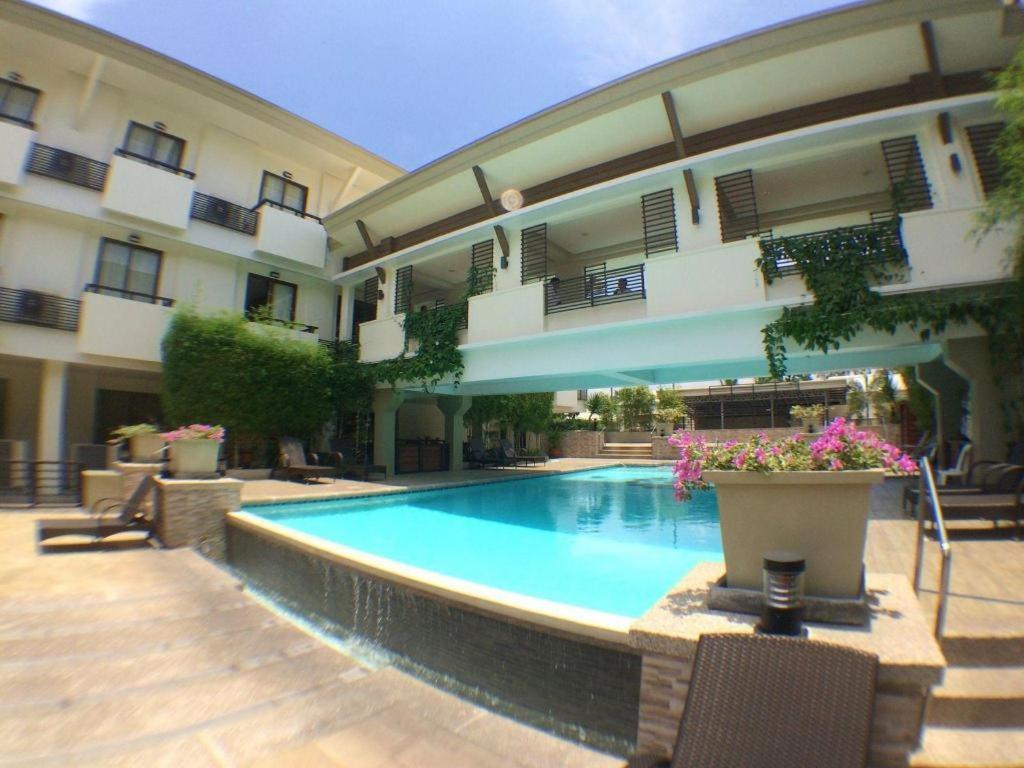 Mansion Garden Hotel Olongapo Exterior foto