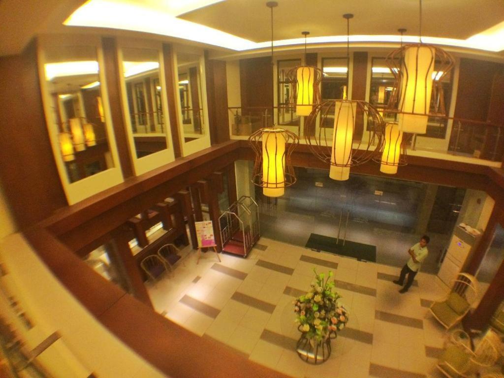 Mansion Garden Hotel Olongapo Exterior foto