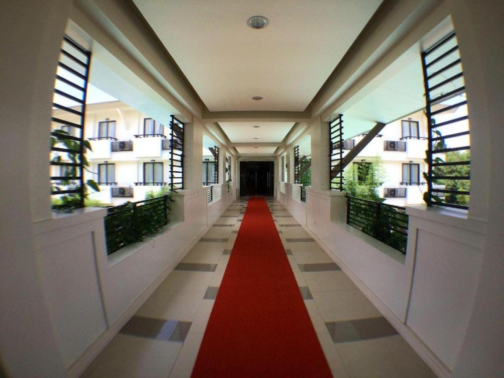 Mansion Garden Hotel Olongapo Exterior foto