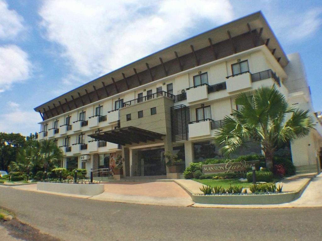 Mansion Garden Hotel Olongapo Exterior foto