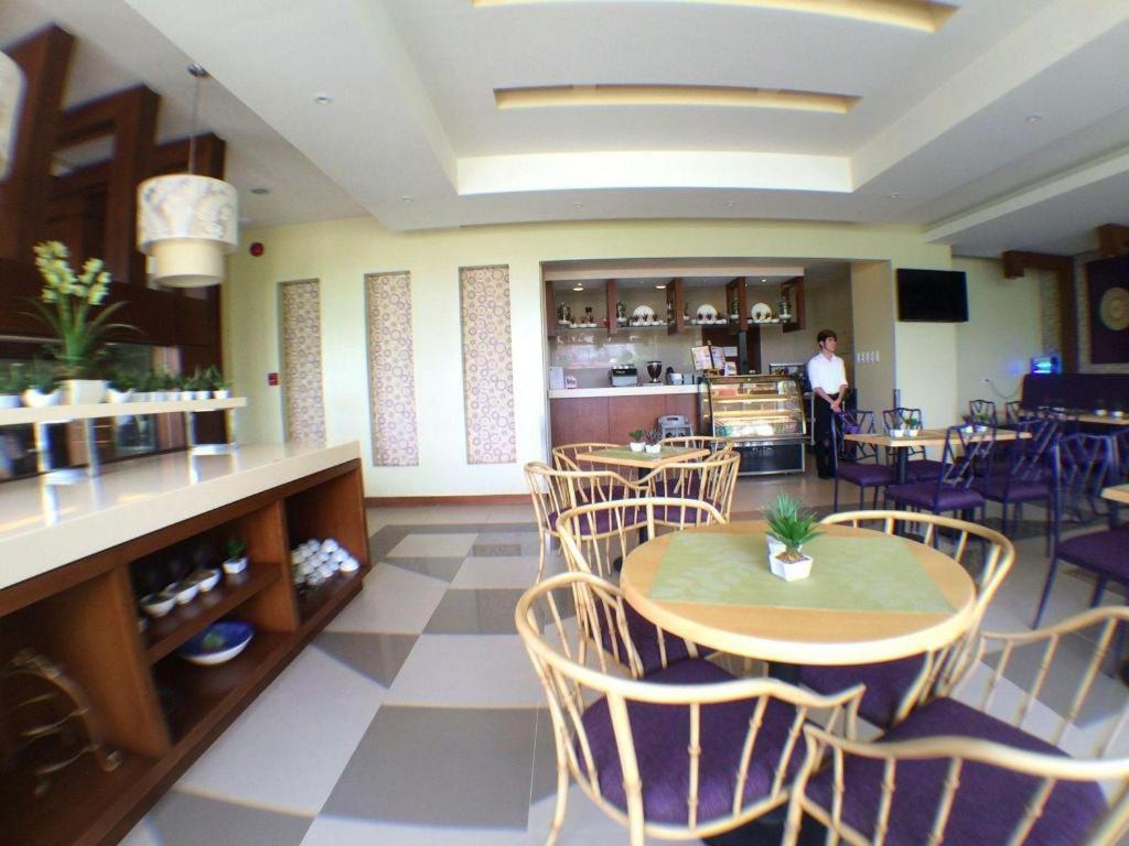 Mansion Garden Hotel Olongapo Exterior foto