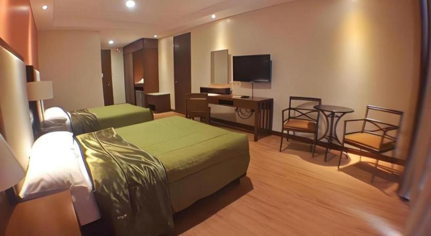 Mansion Garden Hotel Olongapo Exterior foto