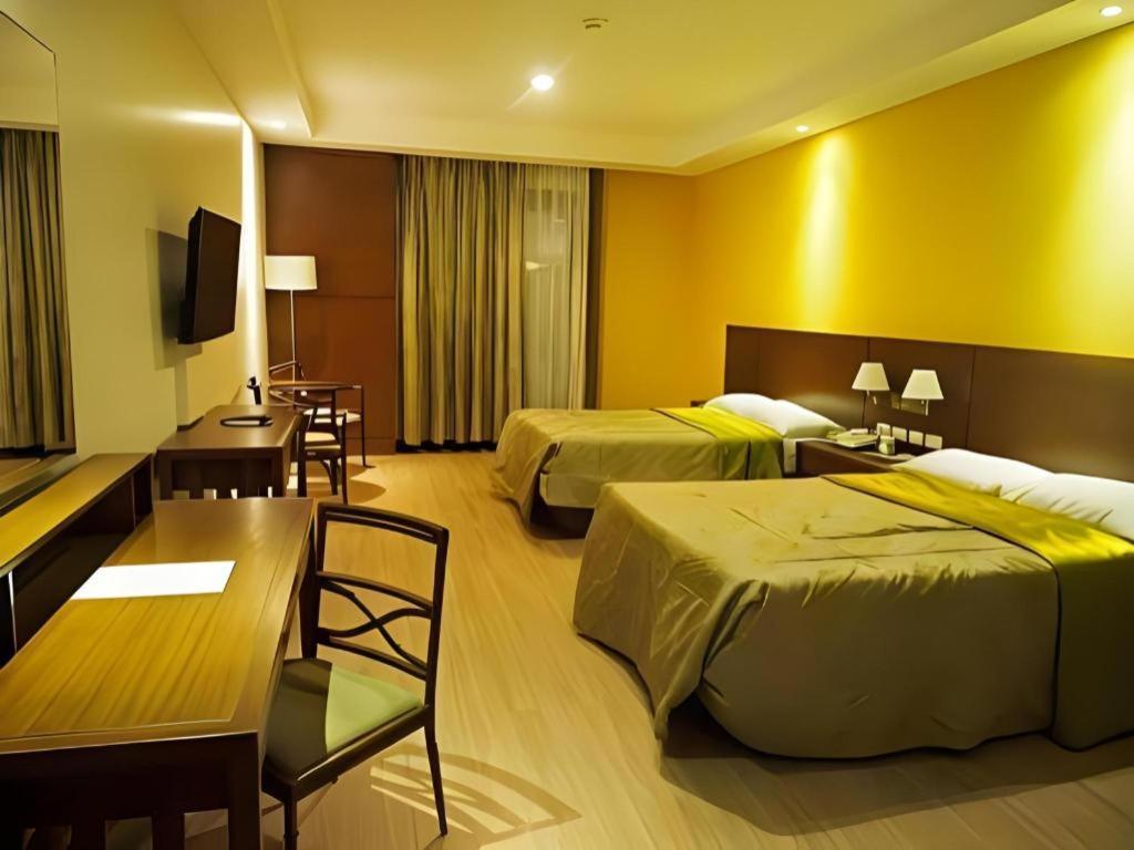 Mansion Garden Hotel Olongapo Exterior foto