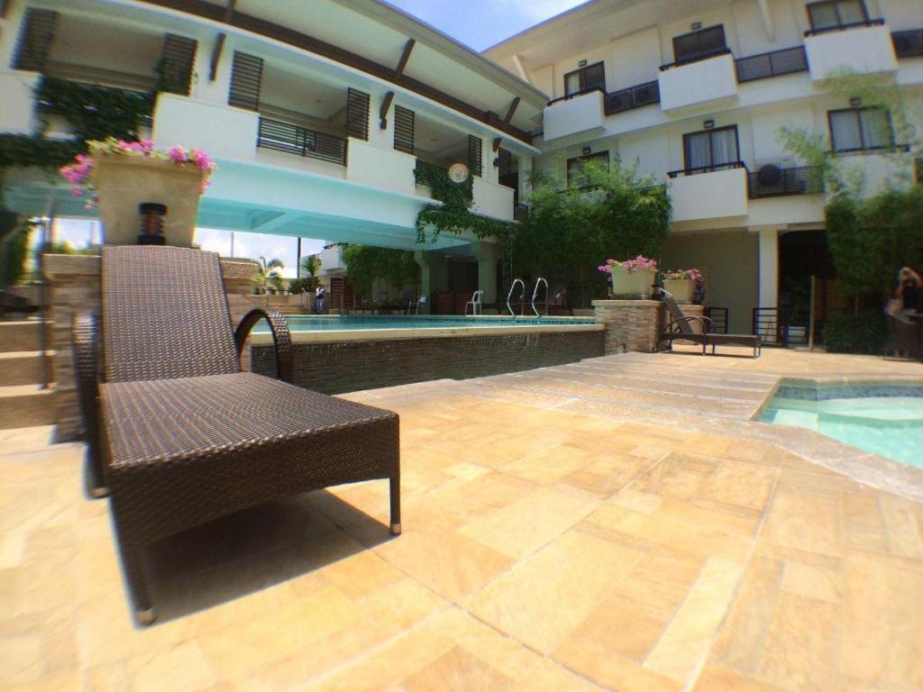 Mansion Garden Hotel Olongapo Exterior foto