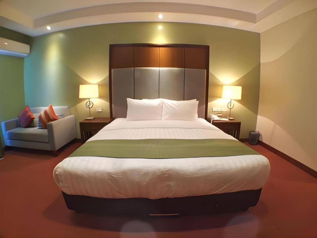 Mansion Garden Hotel Olongapo Exterior foto