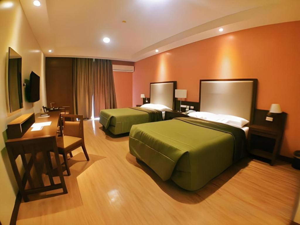 Mansion Garden Hotel Olongapo Exterior foto